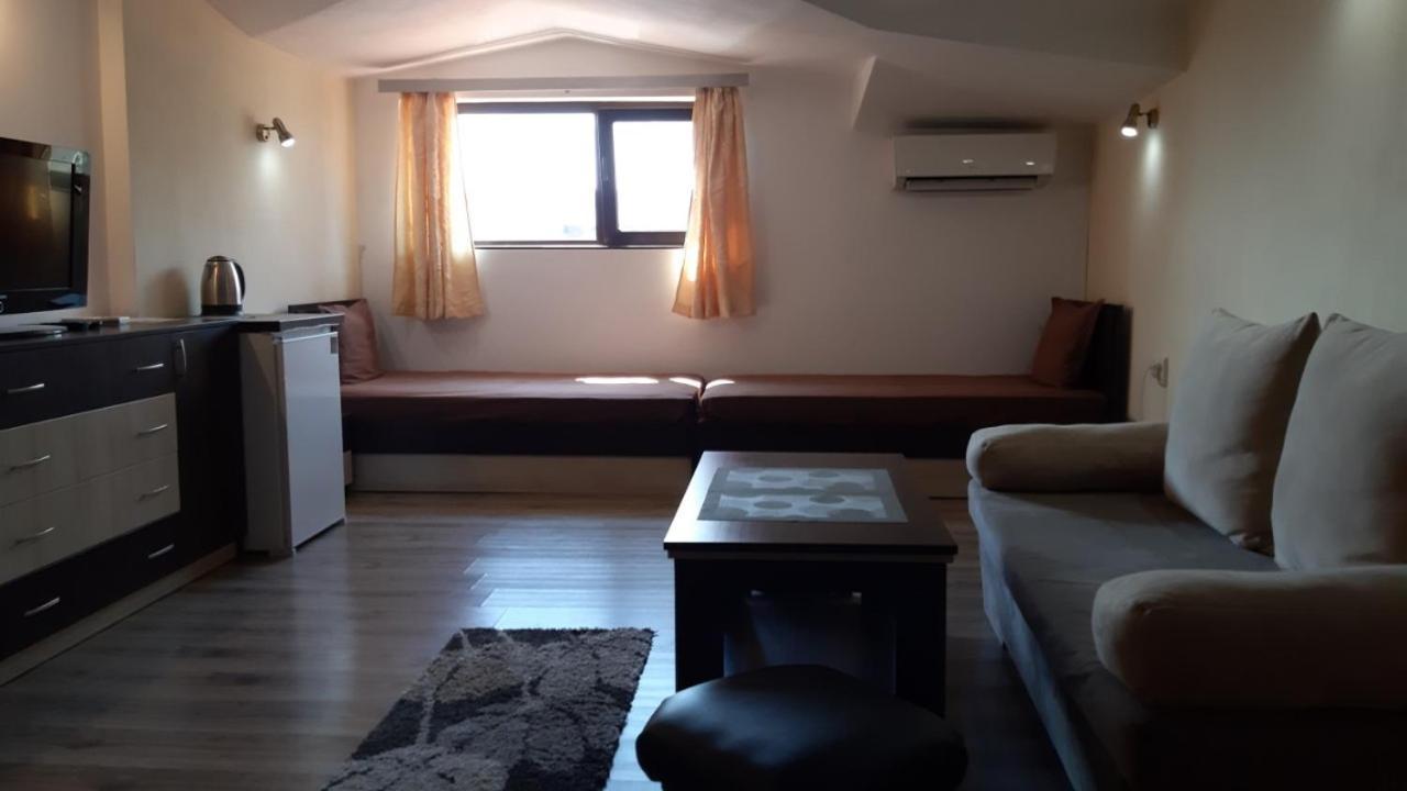 Guest House Bulgari Kazanlak Ngoại thất bức ảnh