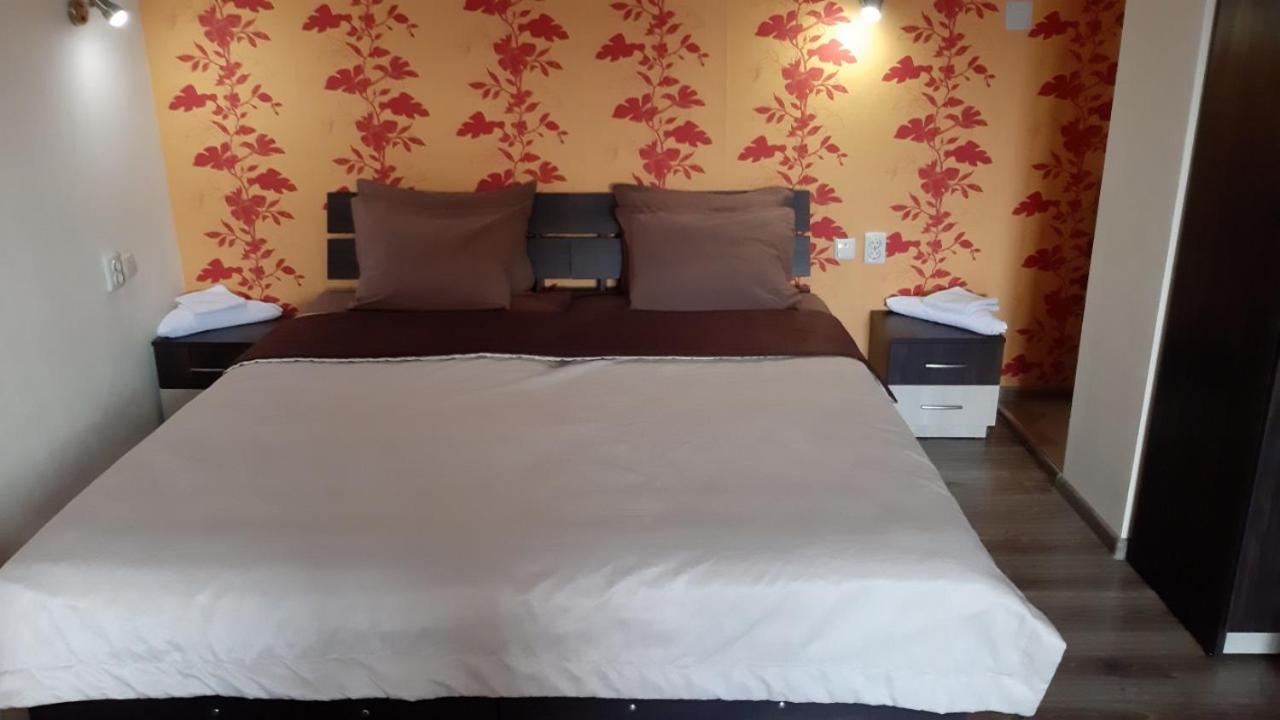 Guest House Bulgari Kazanlak Ngoại thất bức ảnh