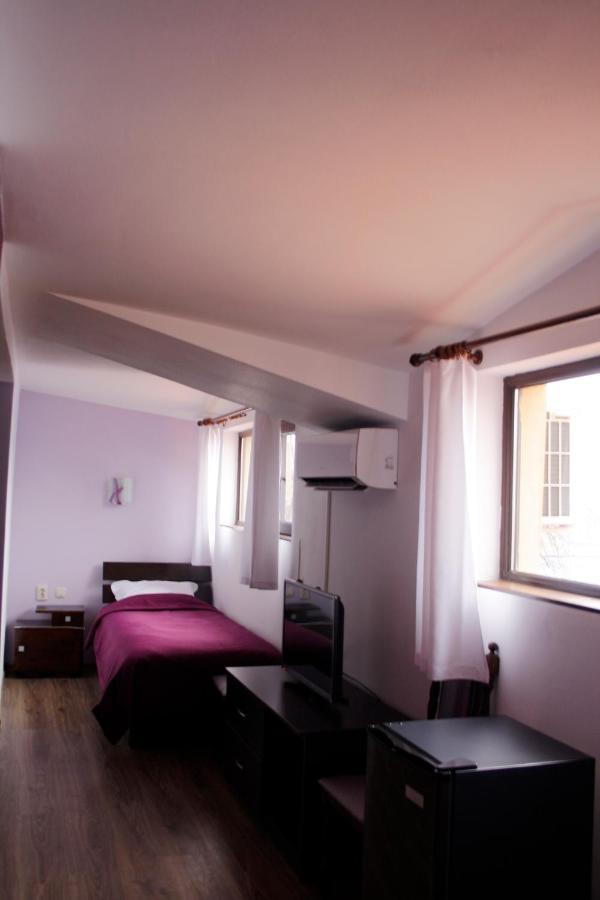 Guest House Bulgari Kazanlak Ngoại thất bức ảnh